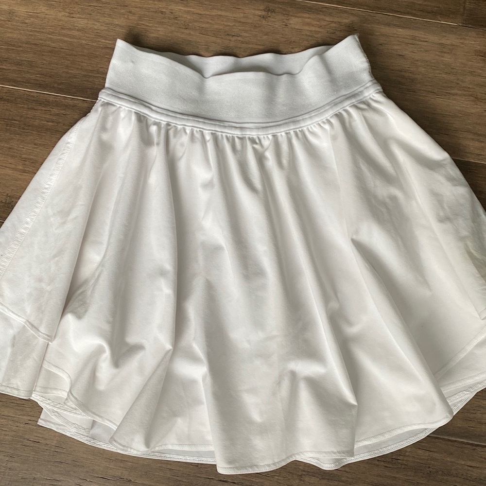 Lululemon white athletic skirt, size 0.